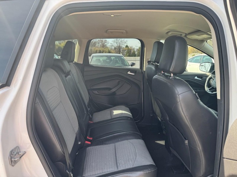 Ford Escape Vehicle Full-screen Gallery Image 11