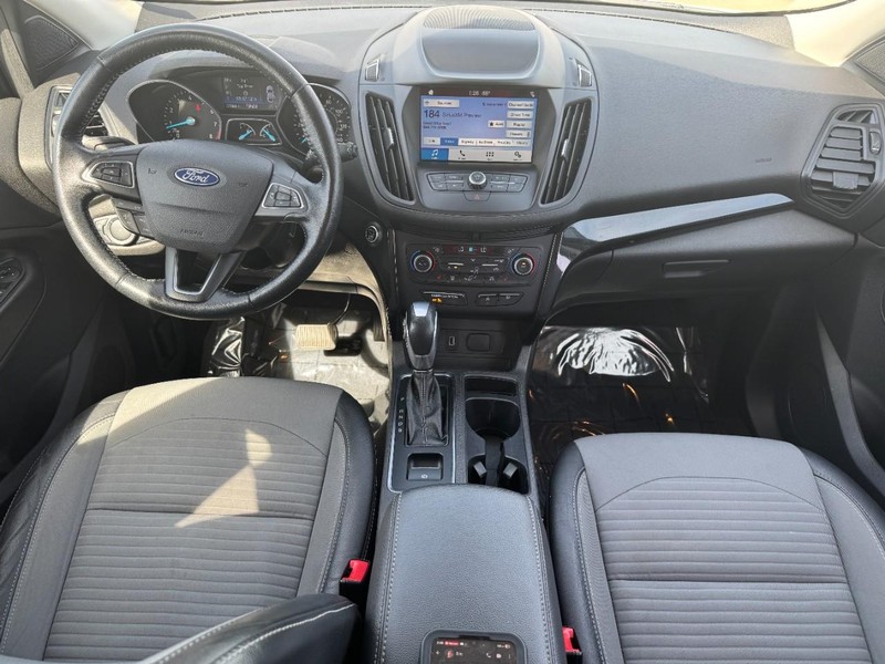 Ford Escape Vehicle Full-screen Gallery Image 12