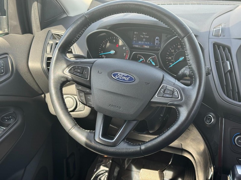 Ford Escape Vehicle Full-screen Gallery Image 13