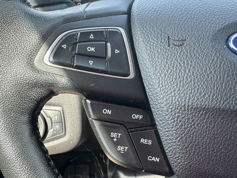 Ford Escape Vehicle Full-screen Gallery Image 17