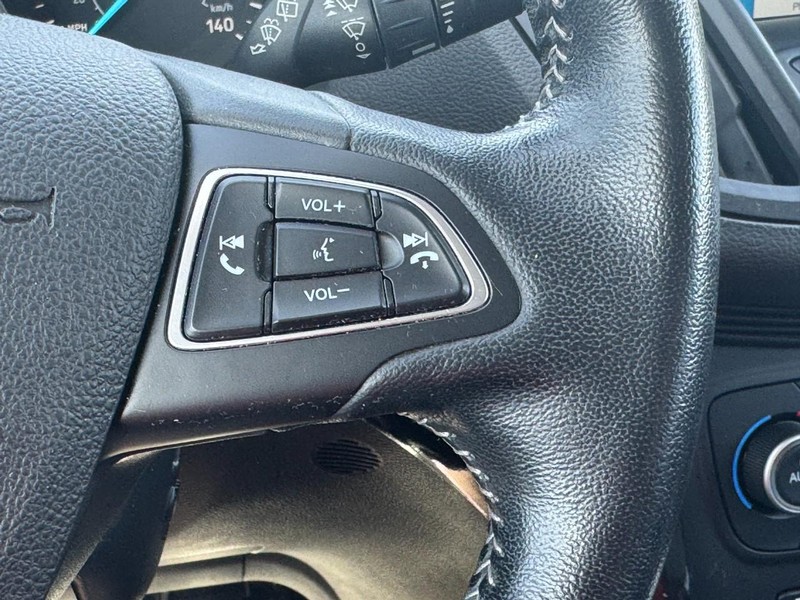 Ford Escape Vehicle Full-screen Gallery Image 18