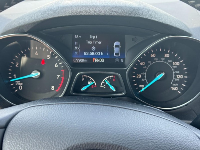 Ford Escape Vehicle Full-screen Gallery Image 19