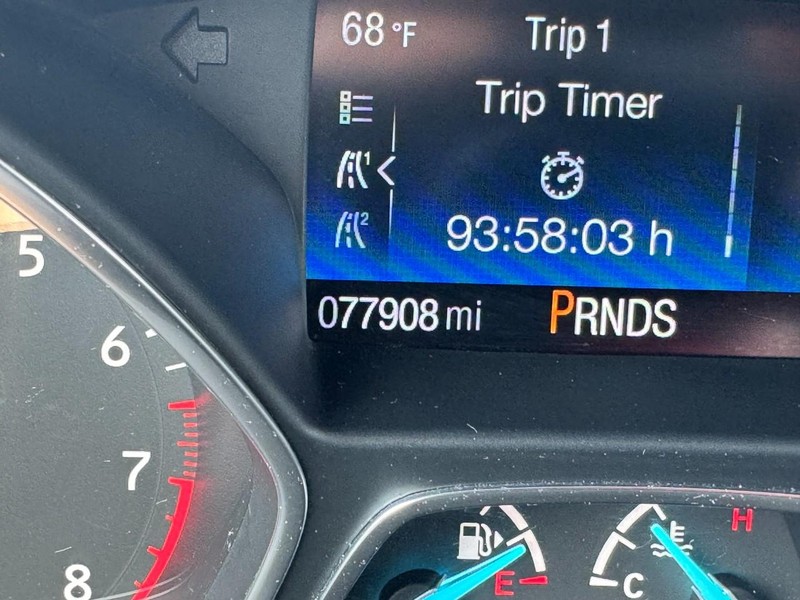 Ford Escape Vehicle Full-screen Gallery Image 20