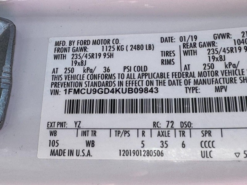 Ford Escape Vehicle Full-screen Gallery Image 22