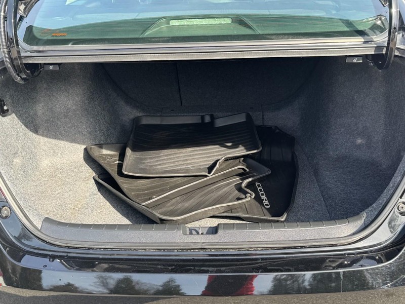 Honda Accord Sedan Vehicle Full-screen Gallery Image 04