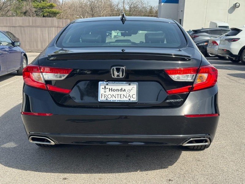 Honda Accord Sedan Vehicle Full-screen Gallery Image 05