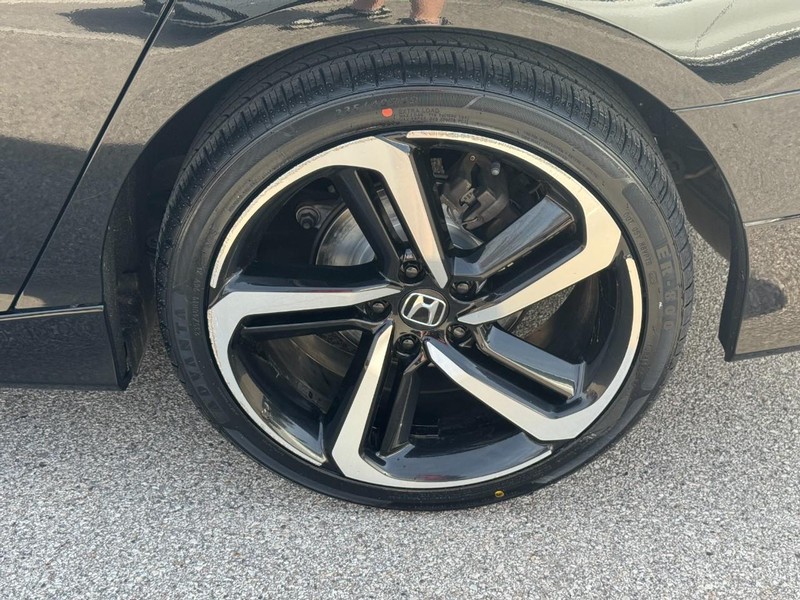 Honda Accord Sedan Vehicle Full-screen Gallery Image 08