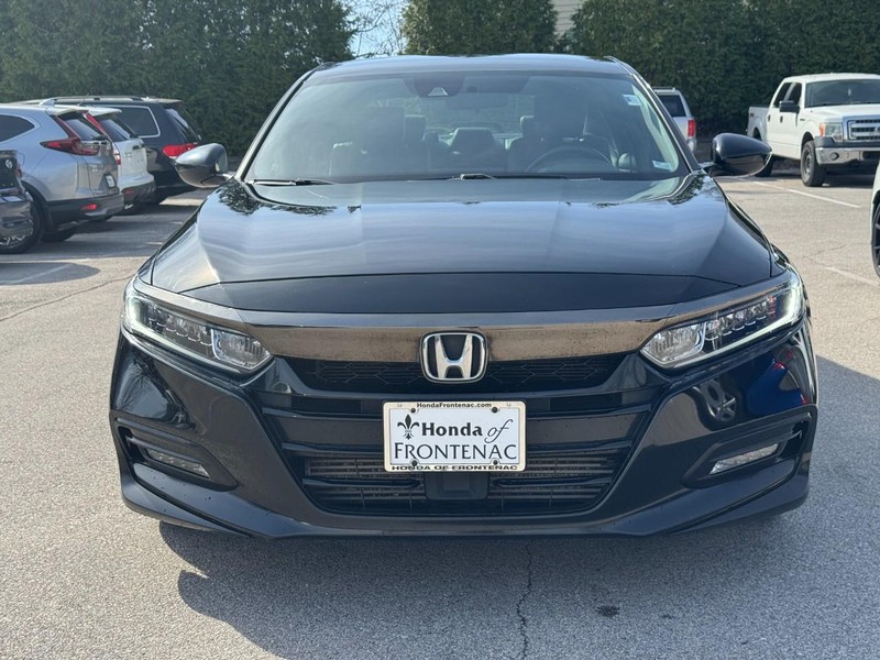 Honda Accord Sedan Vehicle Full-screen Gallery Image 10