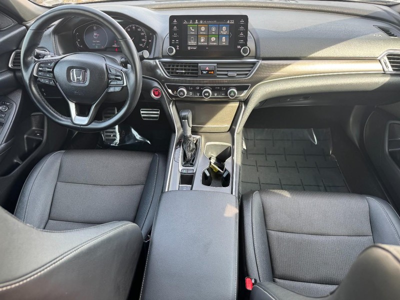 Honda Accord Sedan Vehicle Full-screen Gallery Image 12