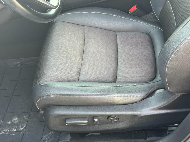 Honda Accord Sedan Vehicle Full-screen Gallery Image 16