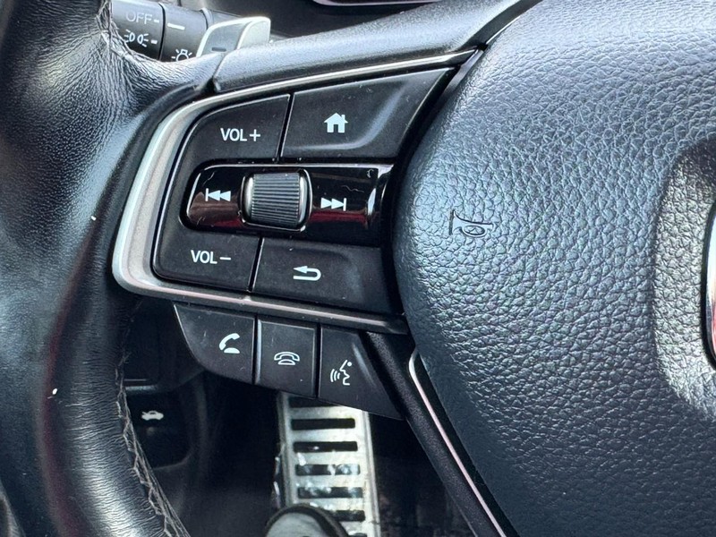 Honda Accord Sedan Vehicle Full-screen Gallery Image 17