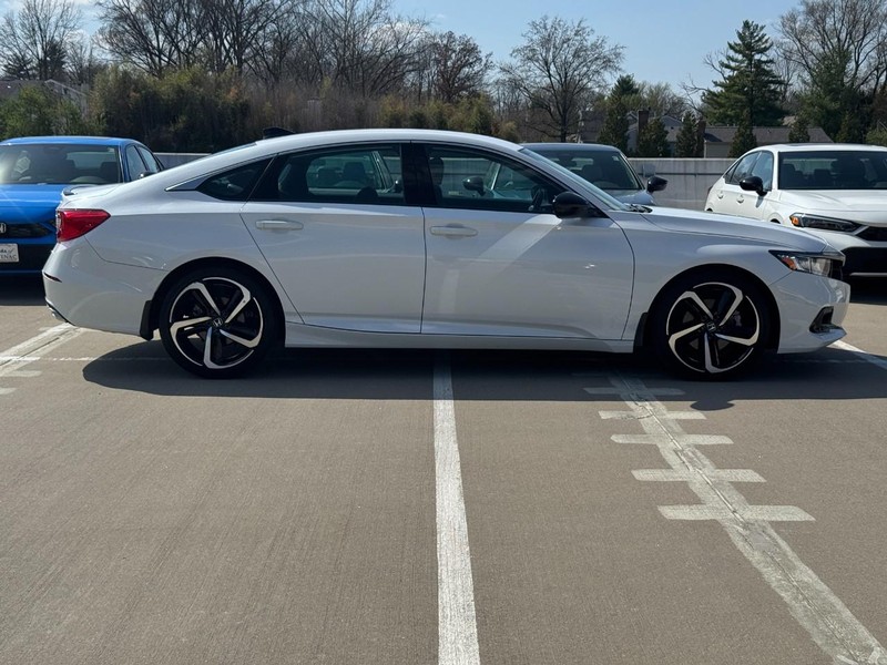 Honda Accord Sedan Vehicle Full-screen Gallery Image 02