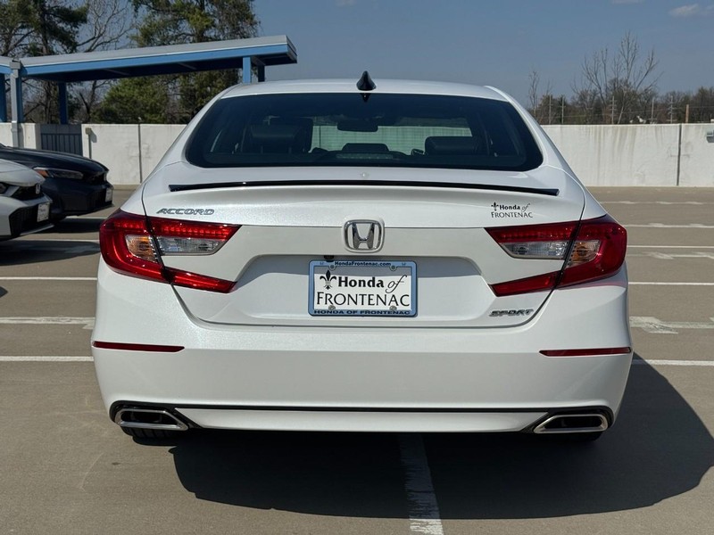 Honda Accord Sedan Vehicle Full-screen Gallery Image 04