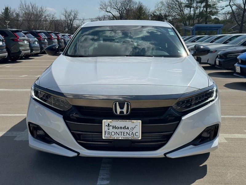 Honda Accord Sedan Vehicle Full-screen Gallery Image 09