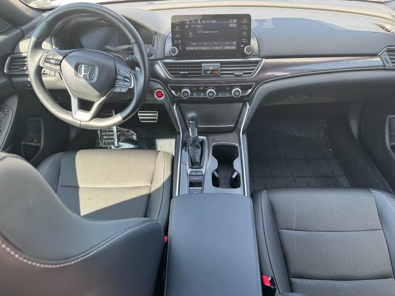 Honda Accord Sedan Vehicle Full-screen Gallery Image 11