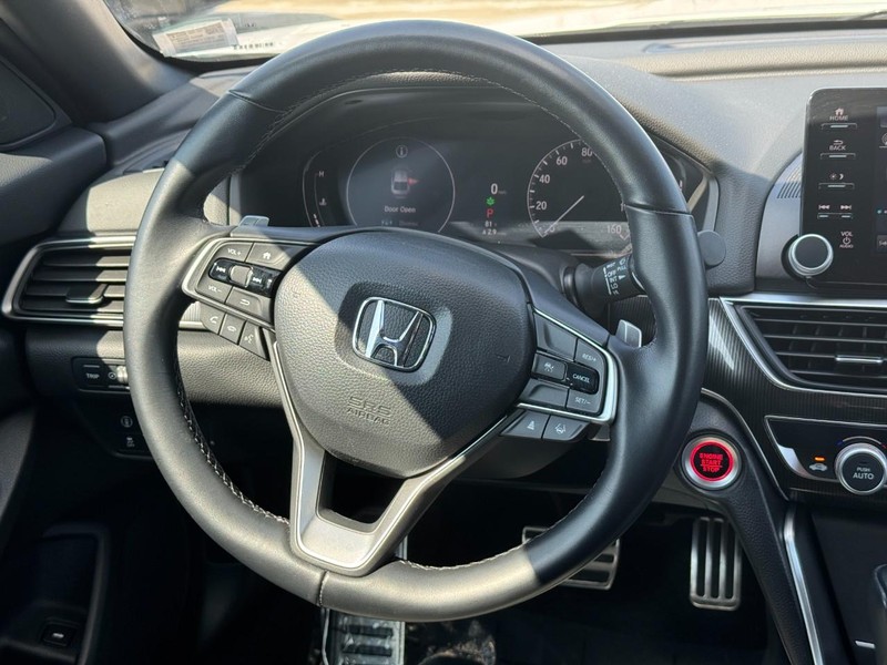 Honda Accord Sedan Vehicle Full-screen Gallery Image 12