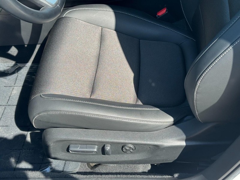 Honda Accord Sedan Vehicle Full-screen Gallery Image 15