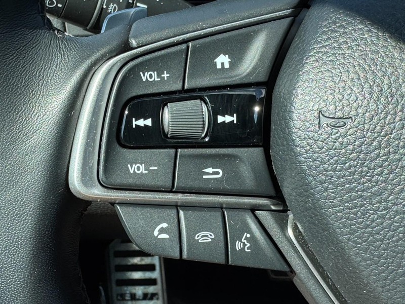 Honda Accord Sedan Vehicle Full-screen Gallery Image 16