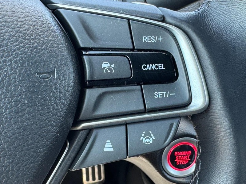 Honda Accord Sedan Vehicle Full-screen Gallery Image 17