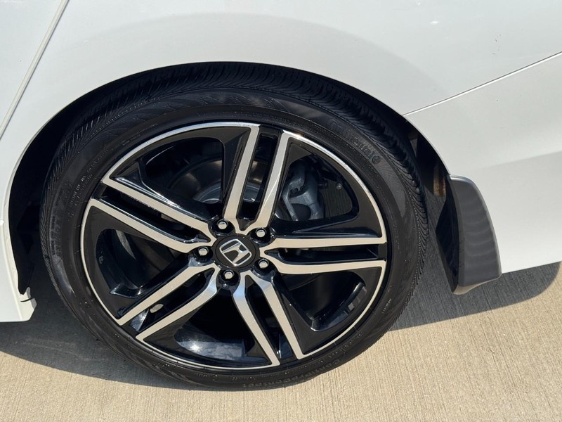 Honda Accord Sedan Vehicle Full-screen Gallery Image 08