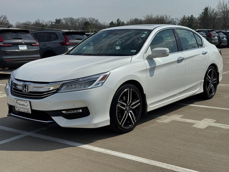 Honda Accord Sedan Vehicle Full-screen Gallery Image 09