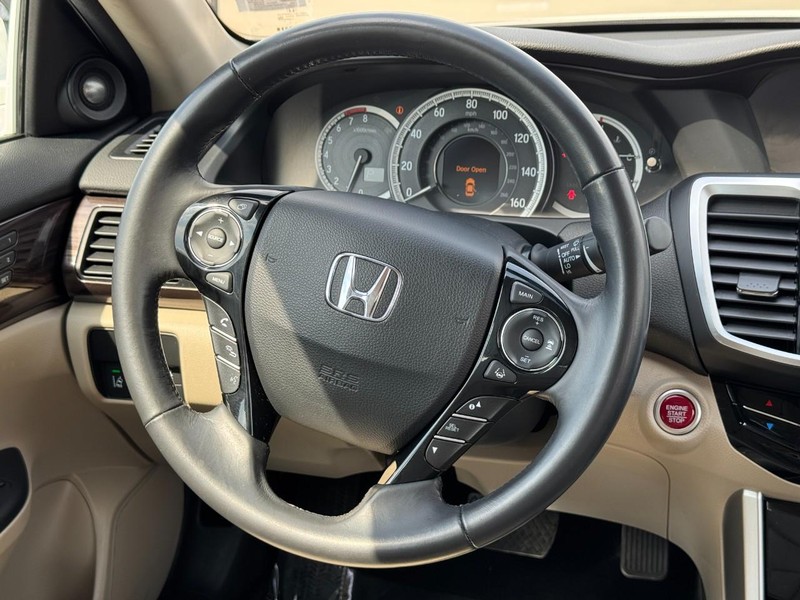 Honda Accord Sedan Vehicle Full-screen Gallery Image 13