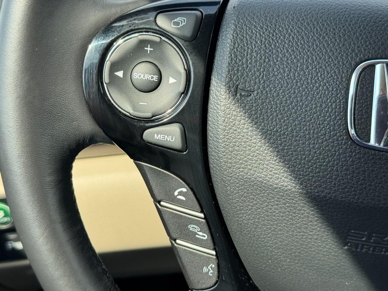 Honda Accord Sedan Vehicle Full-screen Gallery Image 18