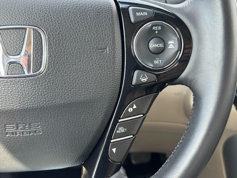 Honda Accord Sedan Vehicle Full-screen Gallery Image 19