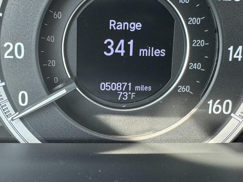 Honda Accord Sedan Vehicle Full-screen Gallery Image 21