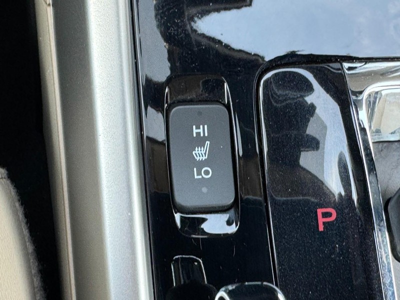 Honda Accord Sedan Vehicle Full-screen Gallery Image 22