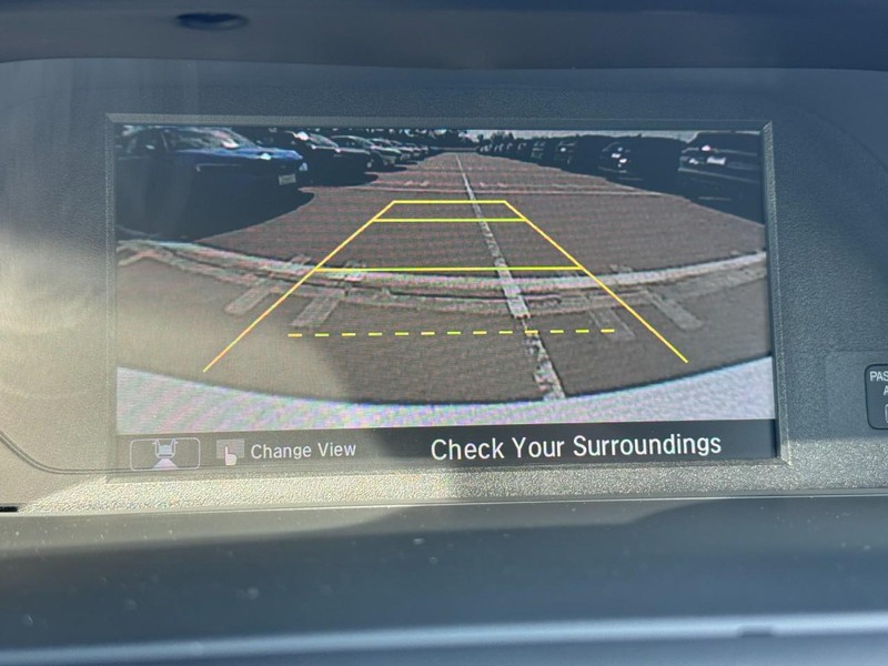 Honda Accord Sedan Vehicle Full-screen Gallery Image 23