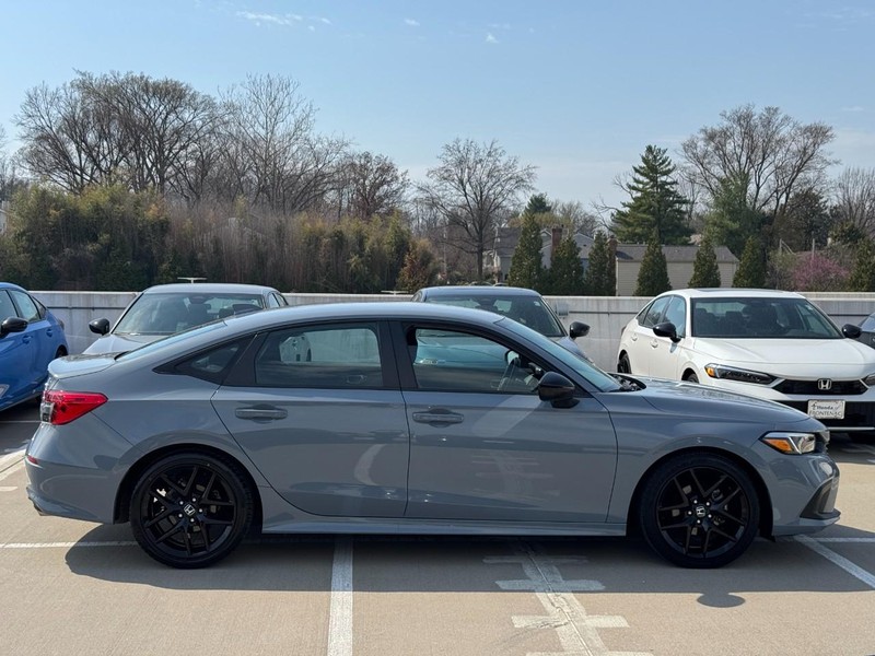 Honda Civic Sedan Vehicle Full-screen Gallery Image 02