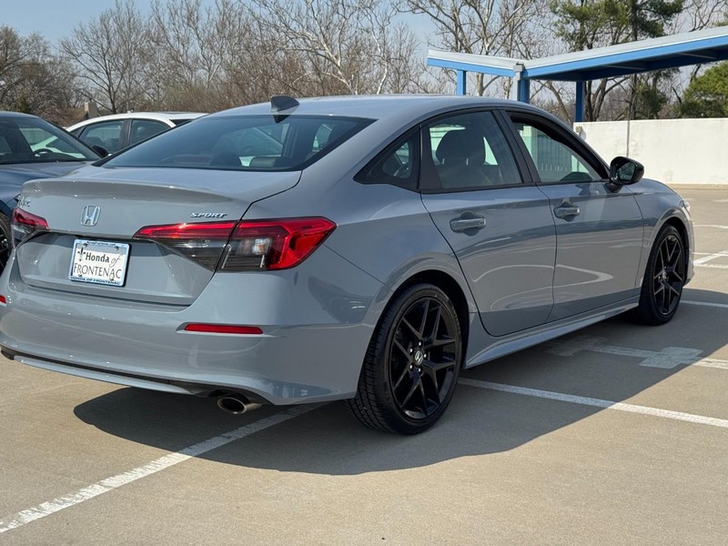 Honda Civic Sedan Vehicle Full-screen Gallery Image 03