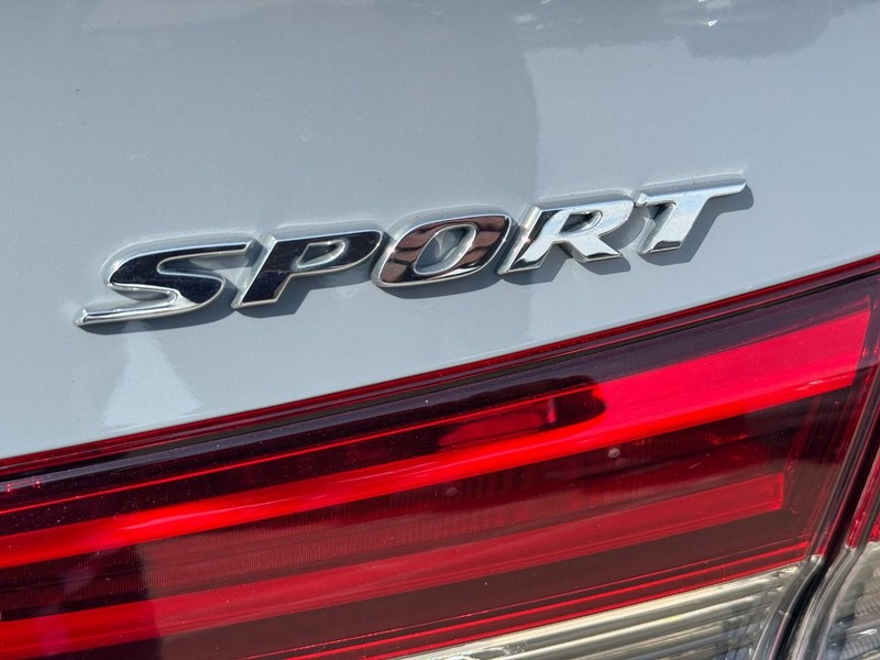 Honda Civic Sedan Vehicle Full-screen Gallery Image 04