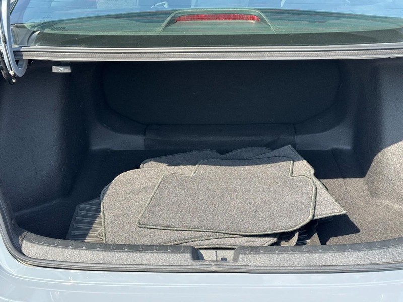 Honda Civic Sedan Vehicle Full-screen Gallery Image 05