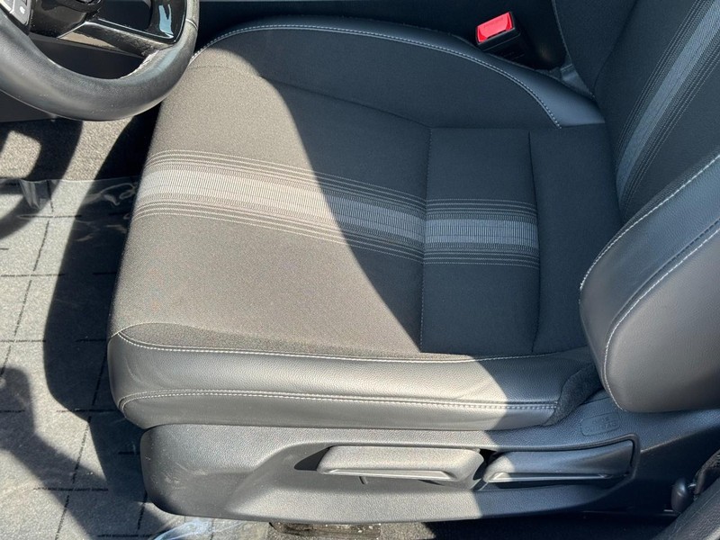 Honda Civic Sedan Vehicle Full-screen Gallery Image 16