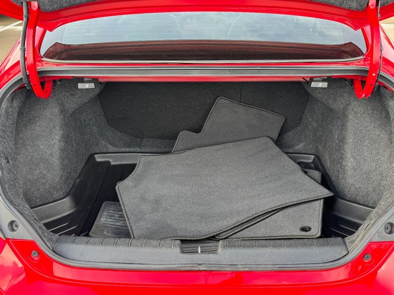 Honda Civic Coupe Vehicle Full-screen Gallery Image 04
