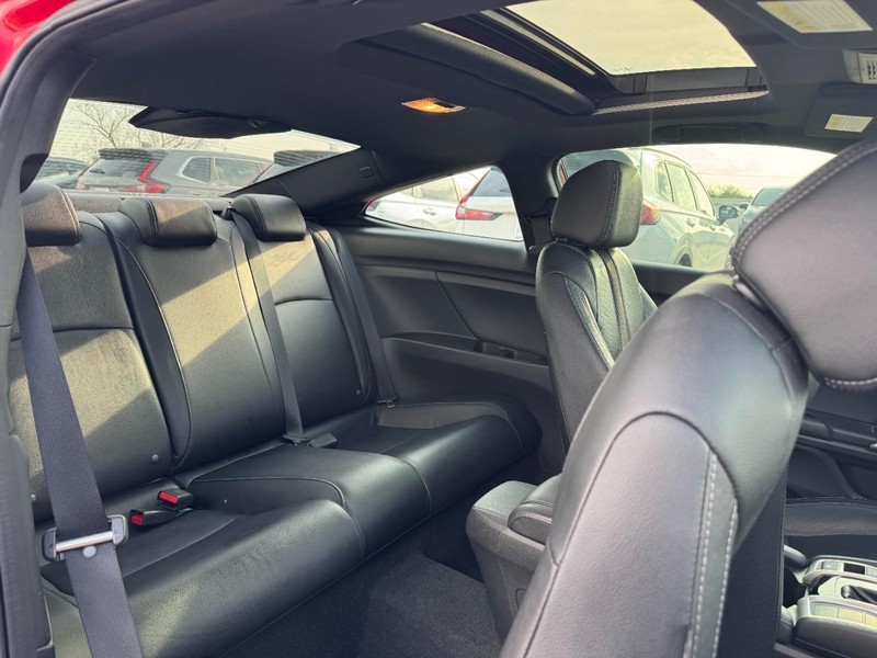 Honda Civic Coupe Vehicle Full-screen Gallery Image 10