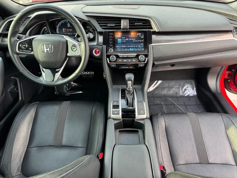 Honda Civic Coupe Vehicle Full-screen Gallery Image 11