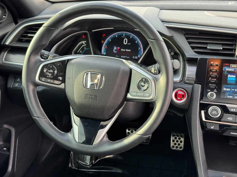 Honda Civic Coupe Vehicle Full-screen Gallery Image 12