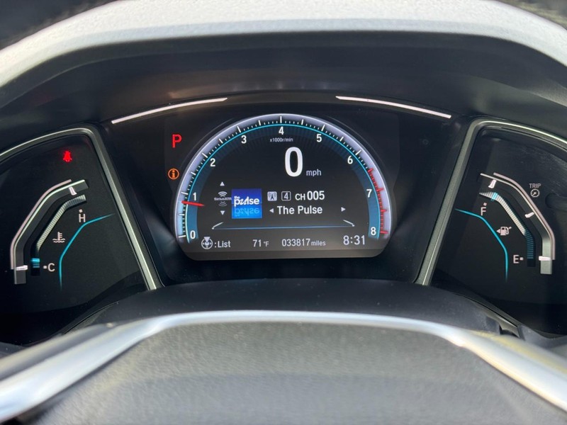 Honda Civic Coupe Vehicle Full-screen Gallery Image 18