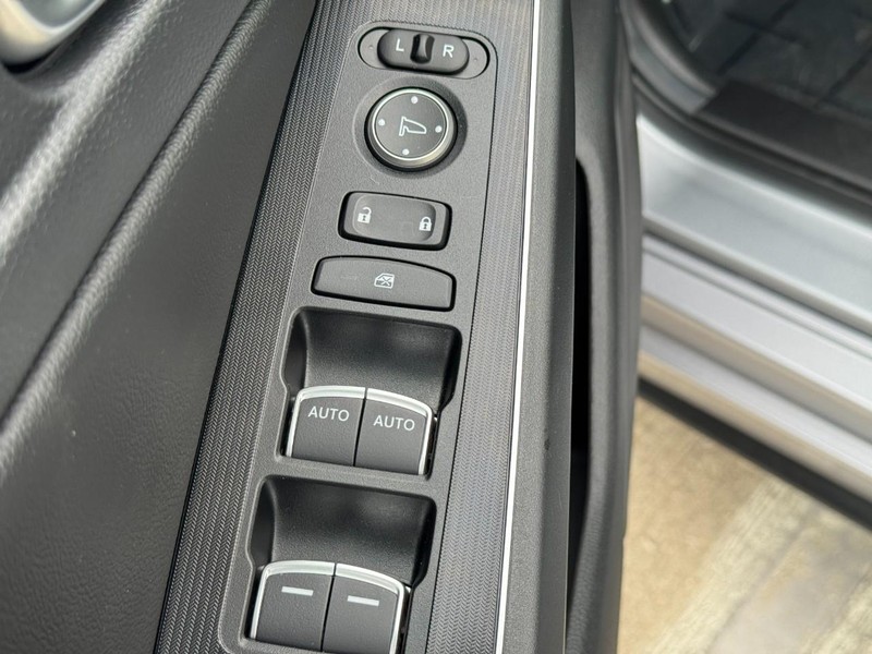 Honda Civic Hatchback Vehicle Full-screen Gallery Image 15