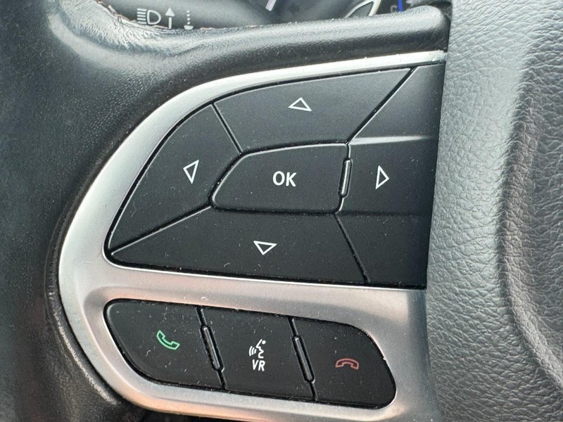 Chrysler Pacifica Vehicle Full-screen Gallery Image 18