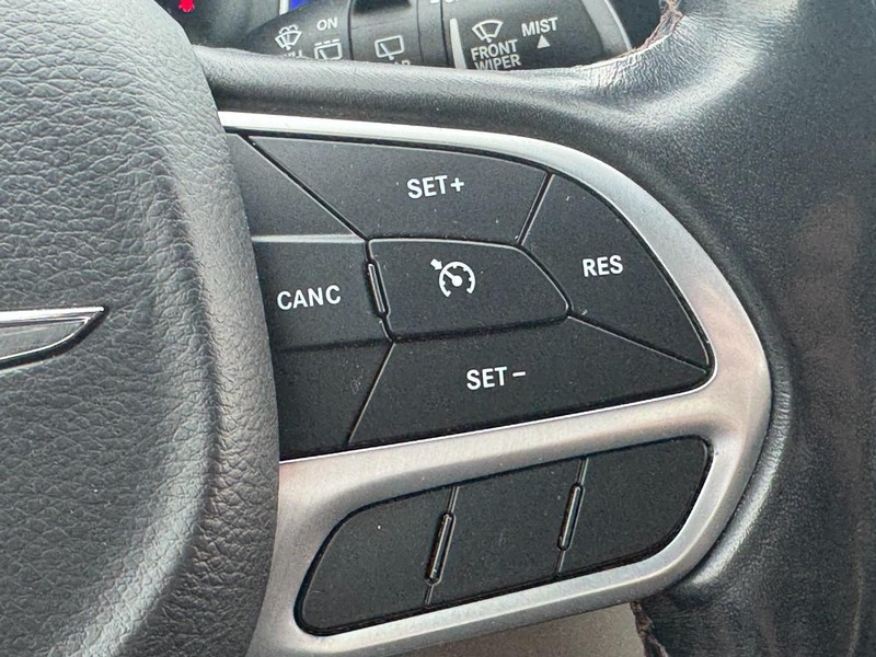 Chrysler Pacifica Vehicle Full-screen Gallery Image 19