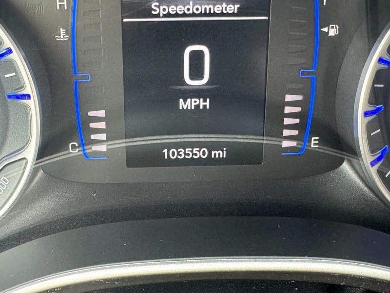 Chrysler Pacifica Vehicle Full-screen Gallery Image 21
