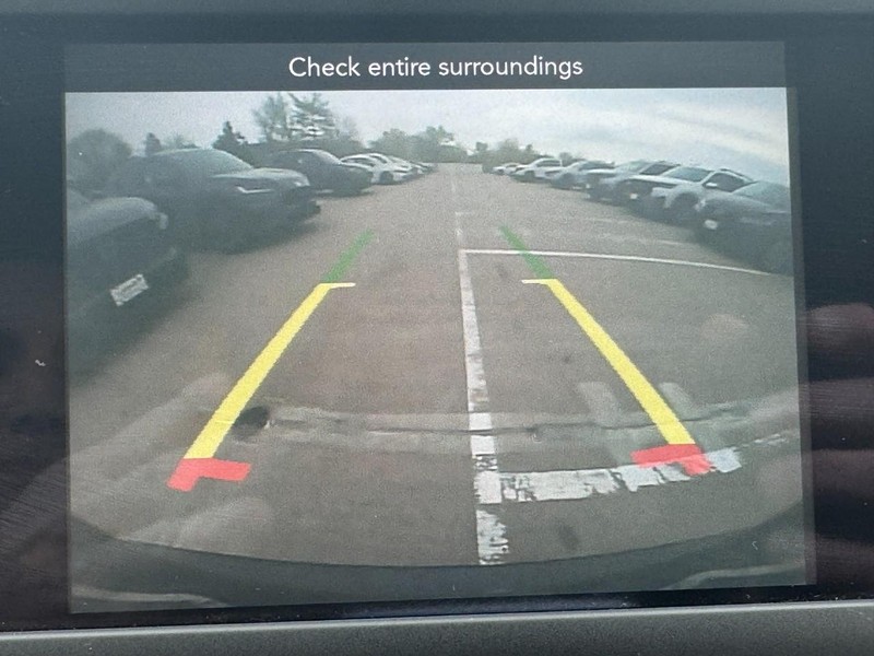 Chrysler Pacifica Vehicle Full-screen Gallery Image 23