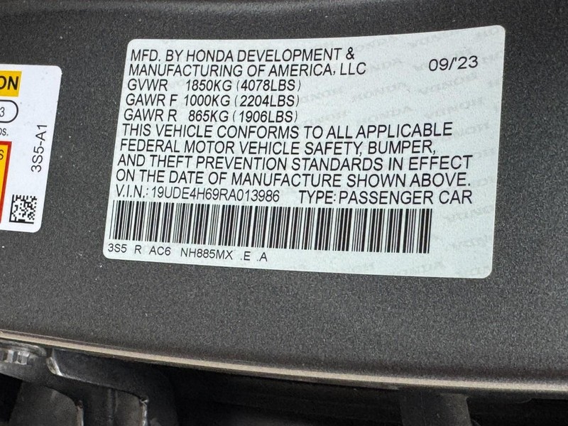 Acura Integra Vehicle Full-screen Gallery Image 22