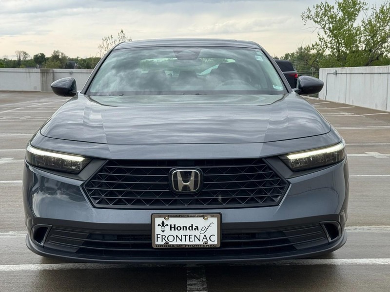 Honda Accord Sedan Vehicle Full-screen Gallery Image 09