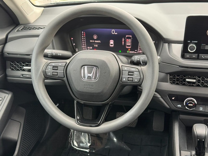 Honda Accord Sedan Vehicle Full-screen Gallery Image 12