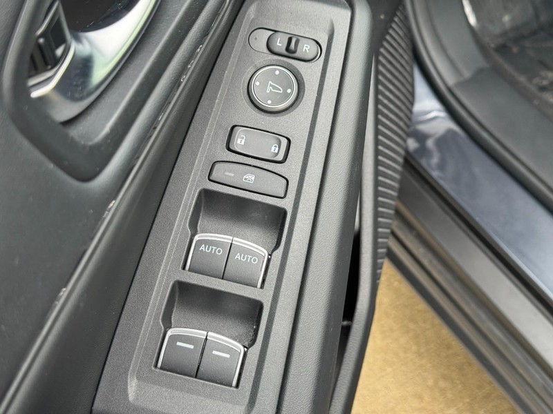Honda Accord Sedan Vehicle Full-screen Gallery Image 14